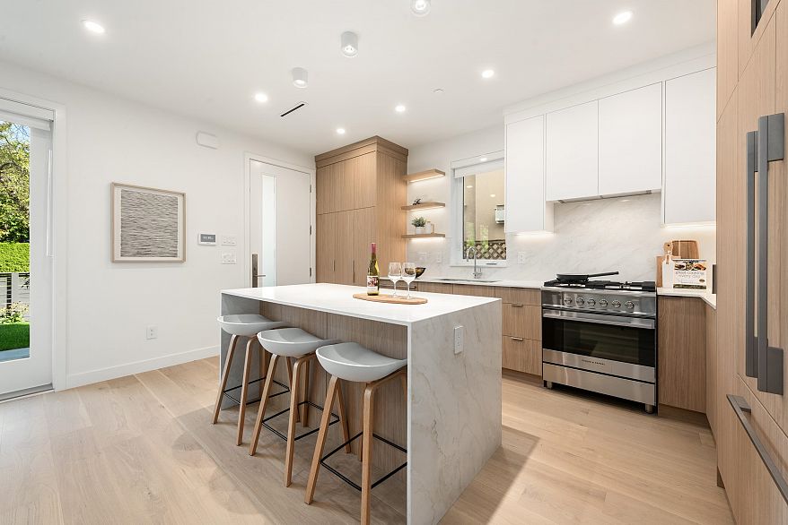 1 2750 W 19th Avenue