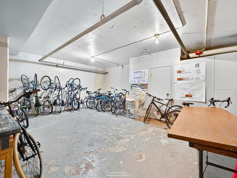 311 2121 W 6th Avenue