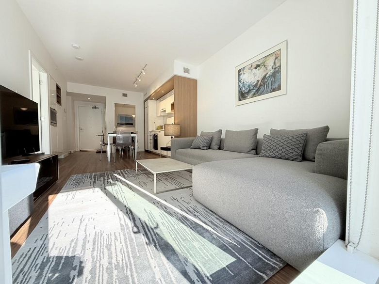 313 1661 Quebec Street