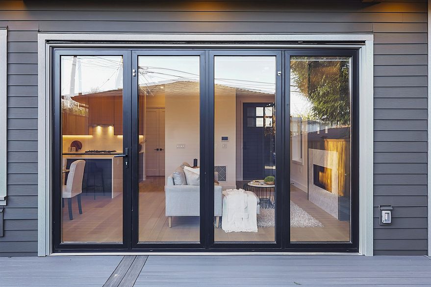 2 1322 E 13th Avenue