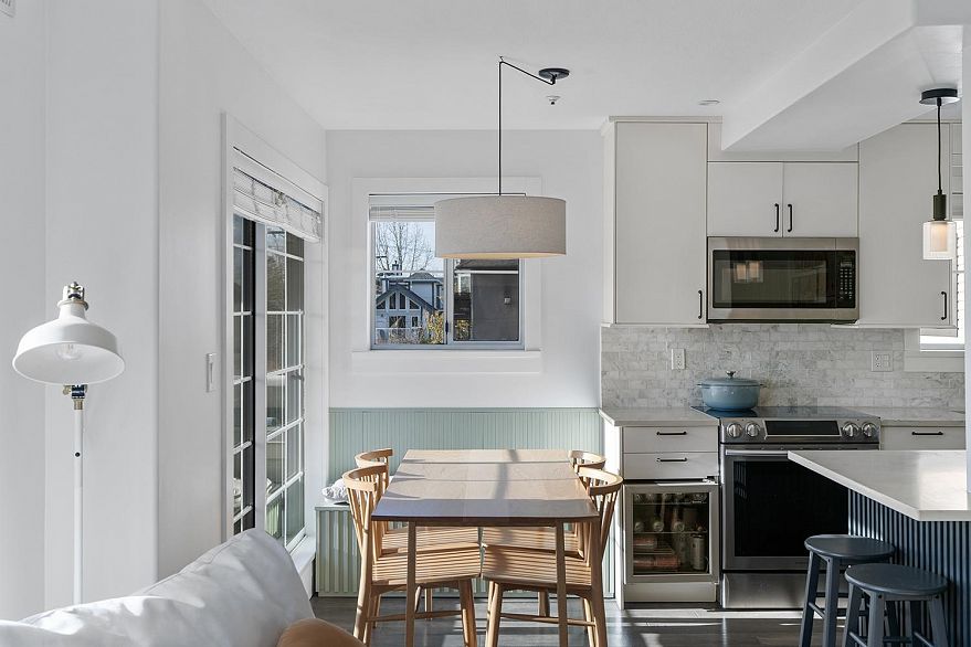 305 1950 E 11 Avenue