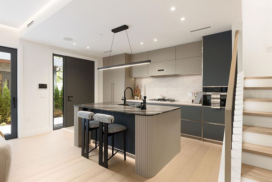 1 1177 W 33rd Avenue