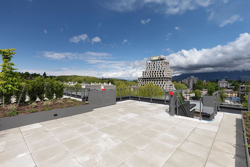 406 3668 W 10th Avenue