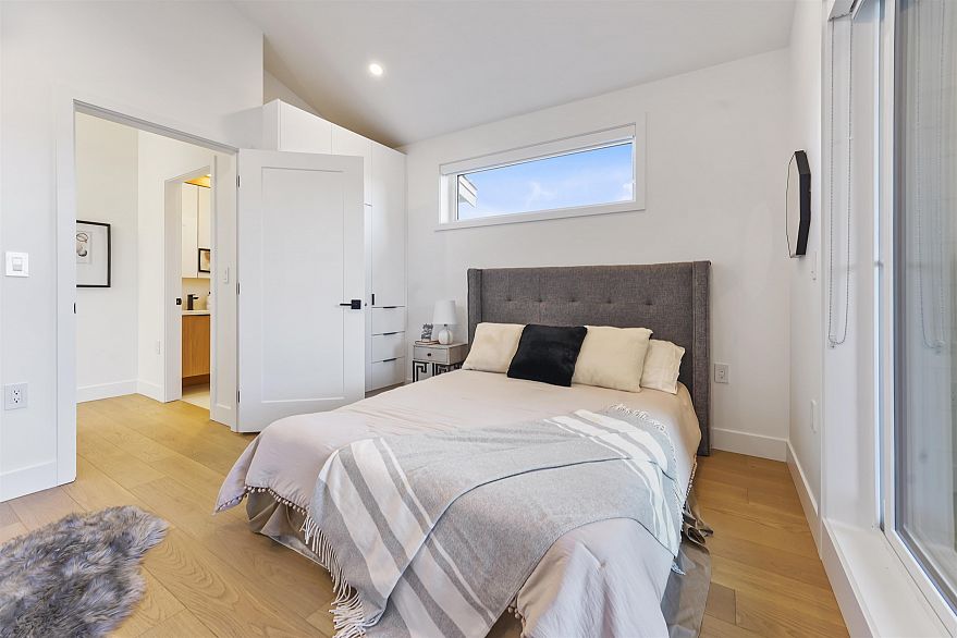 2 1322 E 13th Avenue