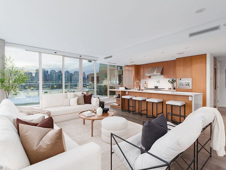 801 221 Union Street