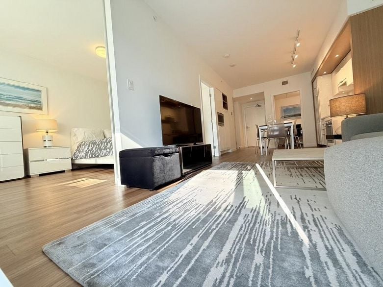 313 1661 Quebec Street