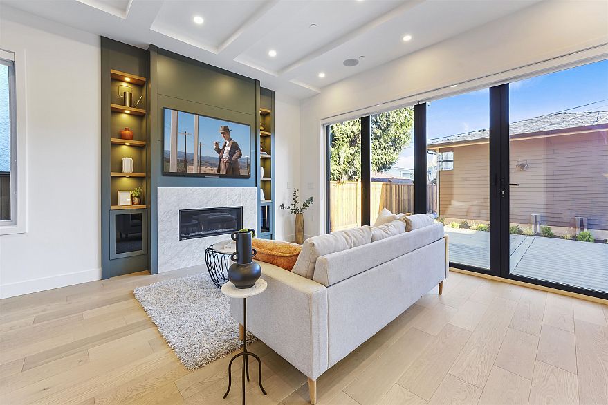 2 1322 E 13th Avenue