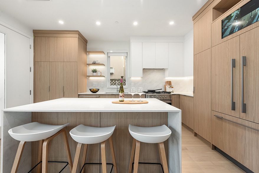 1 2750 W 19th Avenue