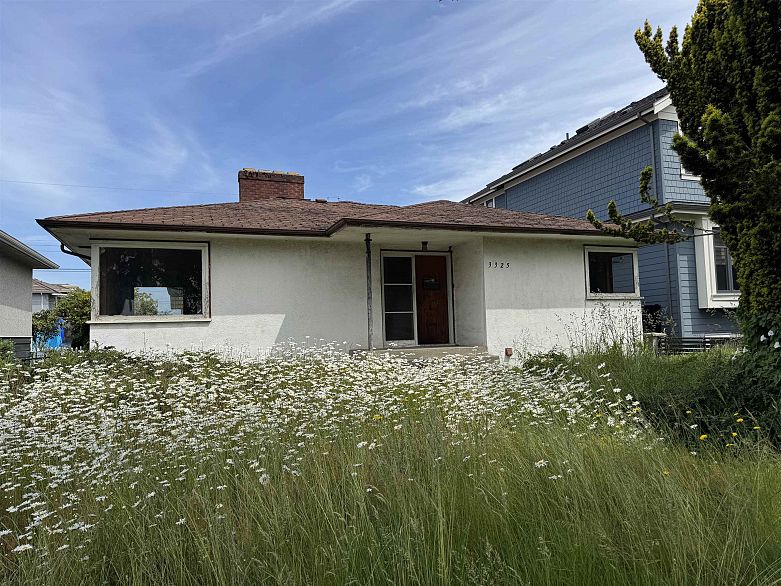3325 E 49th Avenue