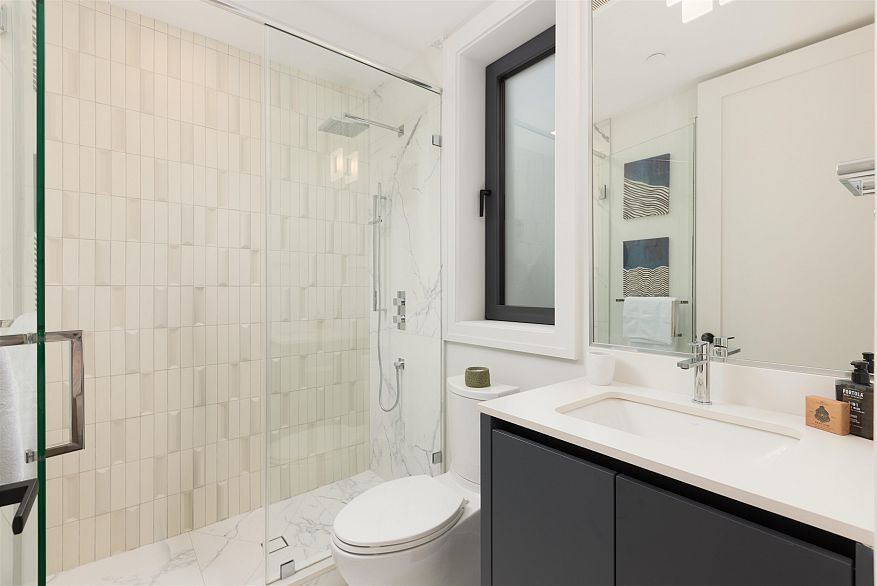 1 1177 W 33rd Avenue