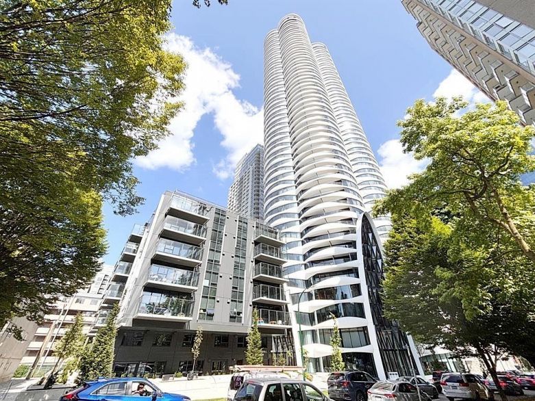 2702 1033 Nelson Street