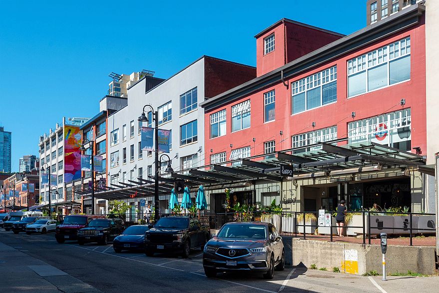 2201 977 Mainland Street