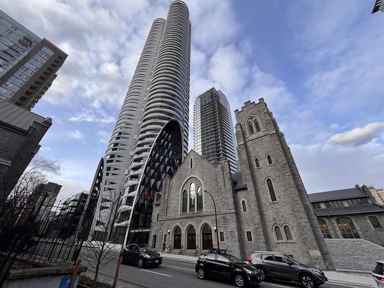 2702 1033 Nelson Street