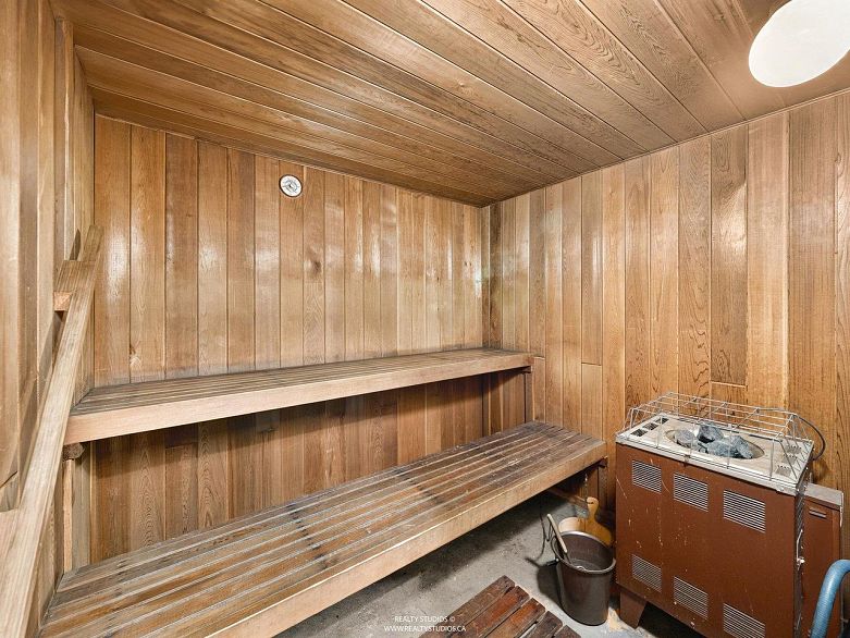 311 2121 W 6th Avenue