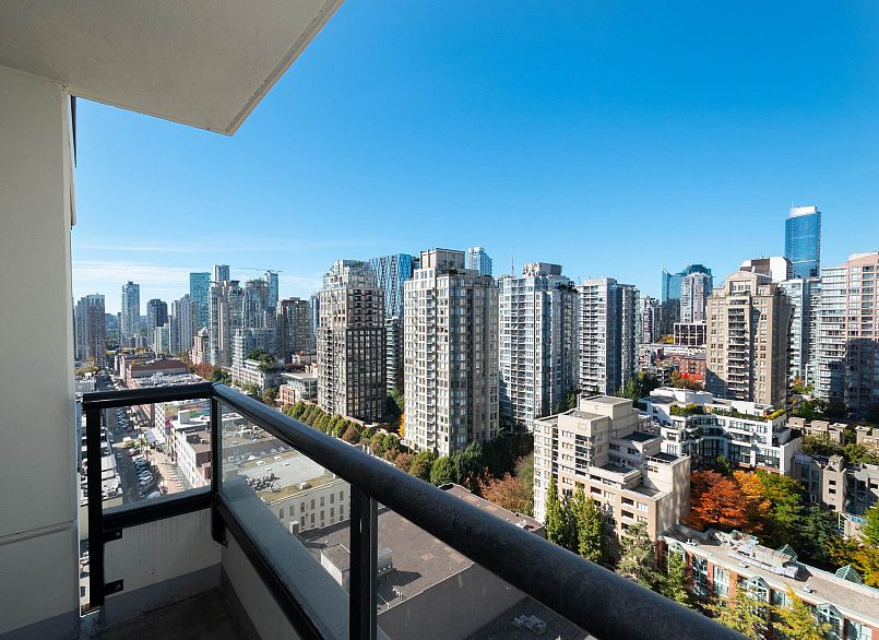 2201 977 Mainland Street