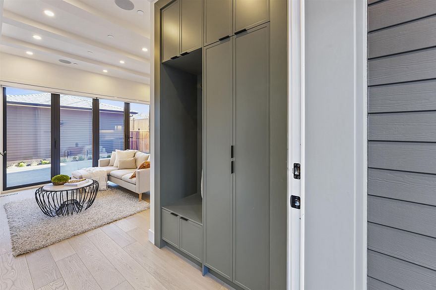 2 1322 E 13th Avenue