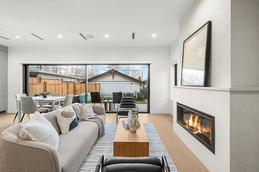 2 2247 Parker Street