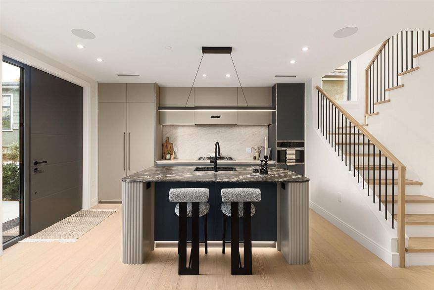 1 1177 W 33rd Avenue