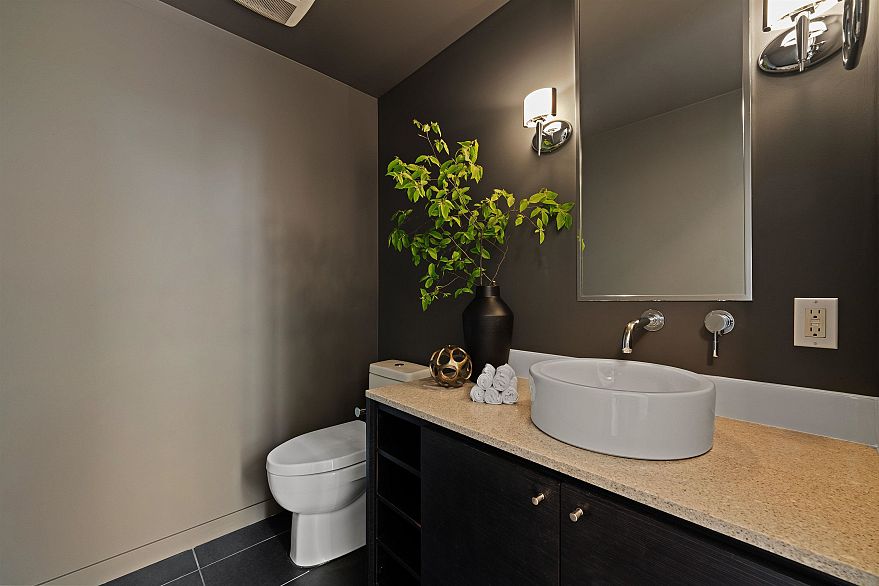 403 988 Richards Street