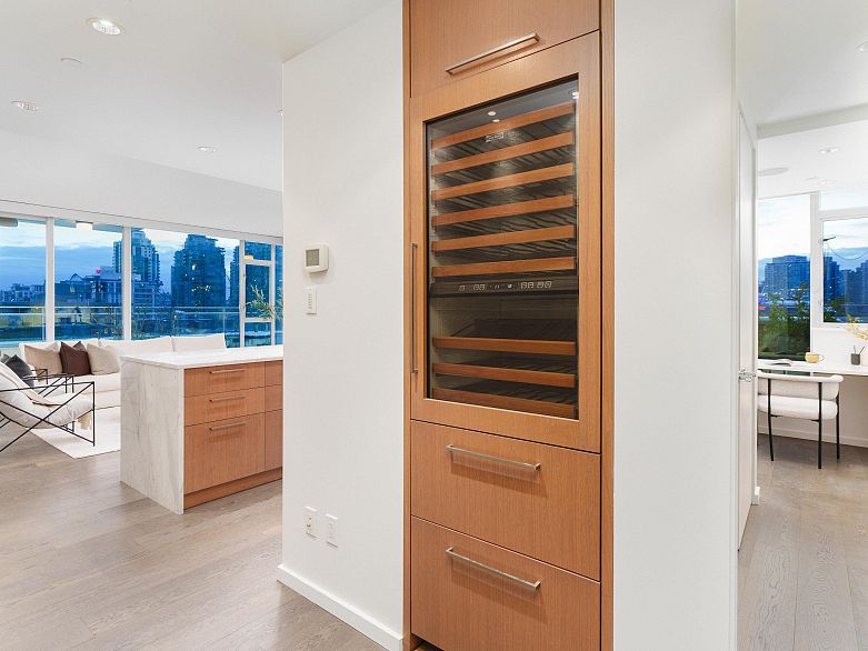 801 221 Union Street