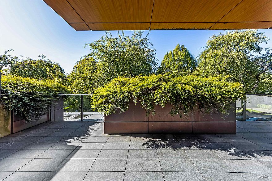 522 8488 Cornish Street