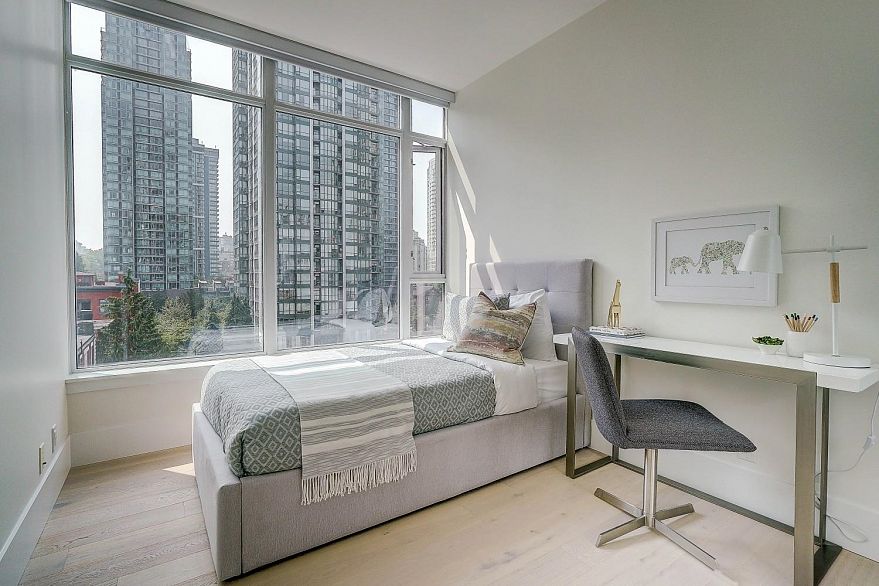 903 1211 Melville Street