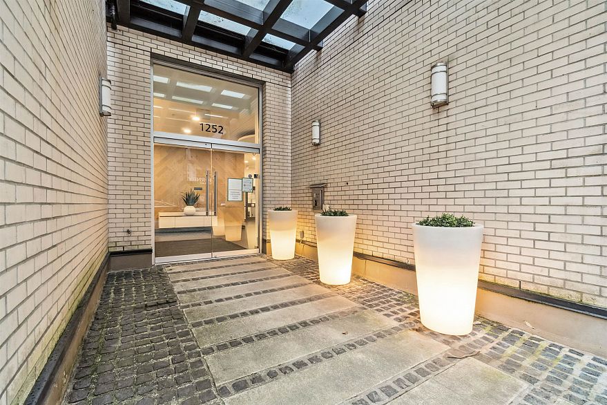 1601 1252 Hornby Street