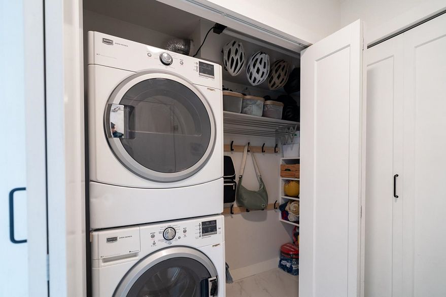 305 1950 E 11 Avenue