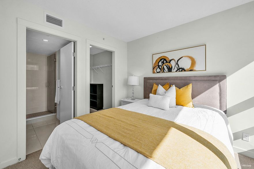 1606 1009 Harwood Street