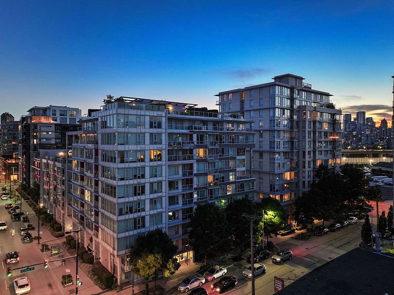 1004 1887 Crowe Street