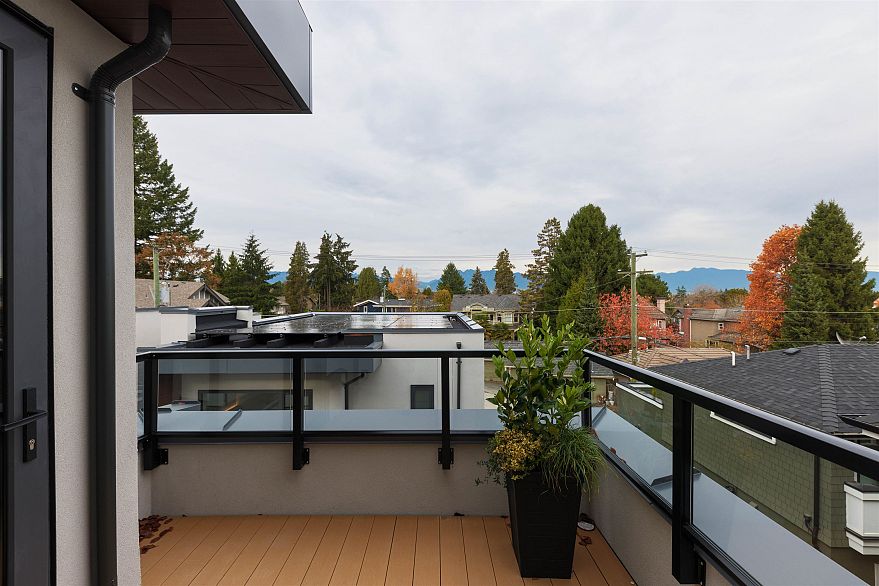 1 1177 W 33rd Avenue