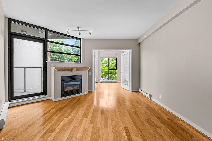 207 2228 Marstrand Avenue