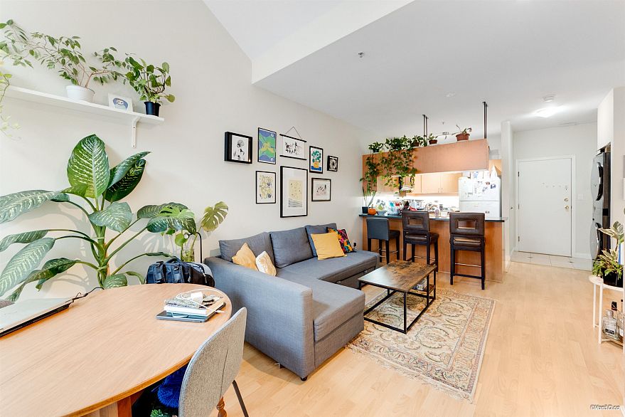 208 188 E 33rd Avenue