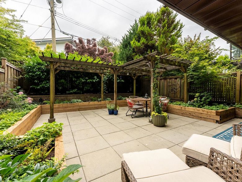 209 2366 Wall Street