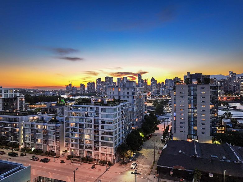 1004 1887 Crowe Street