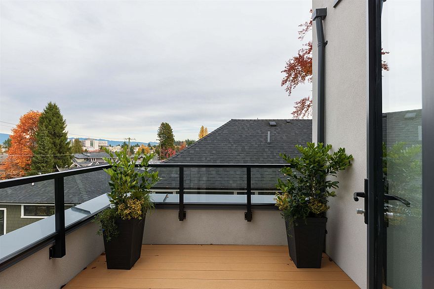 1 1177 W 33rd Avenue