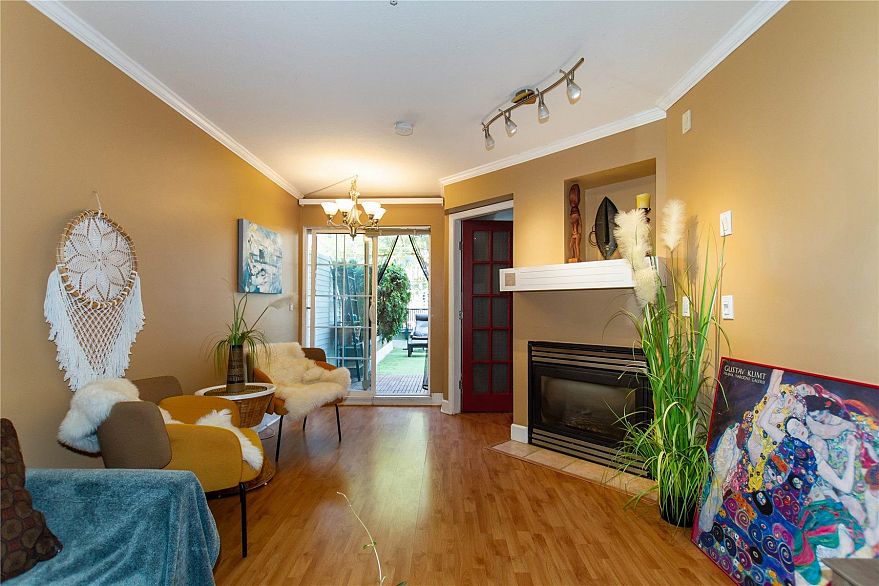 210 1989 Dunbar Street