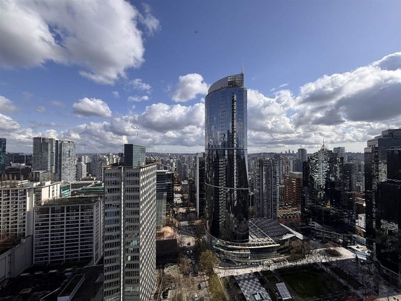 2702 1033 Nelson Street