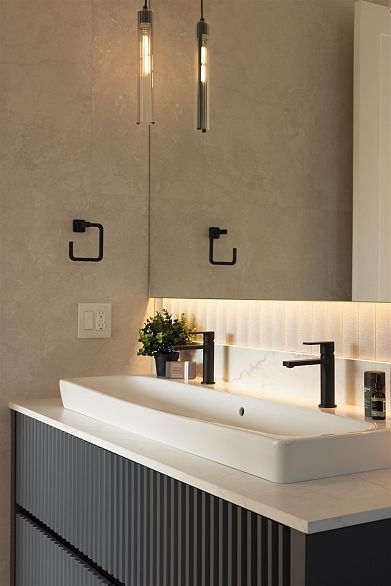 1 1177 W 33rd Avenue