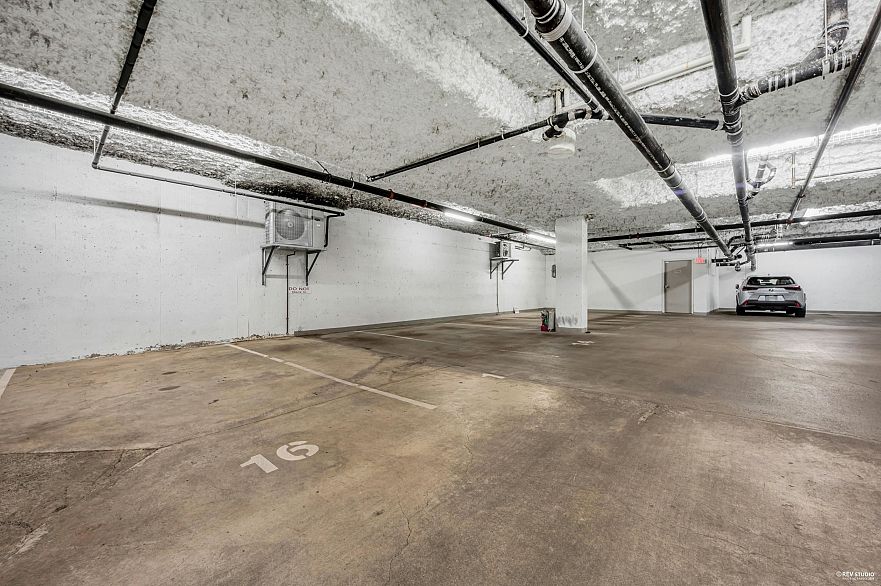 301 2096 W 46th Avenue