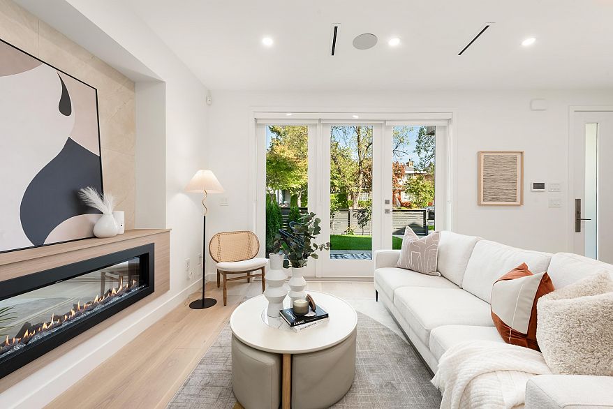 1 2750 W 19th Avenue