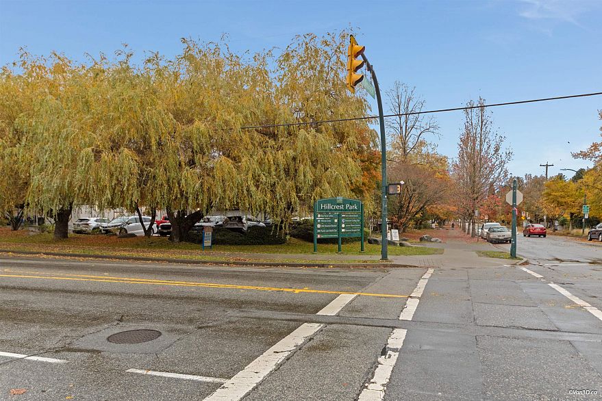 208 188 E 33rd Avenue