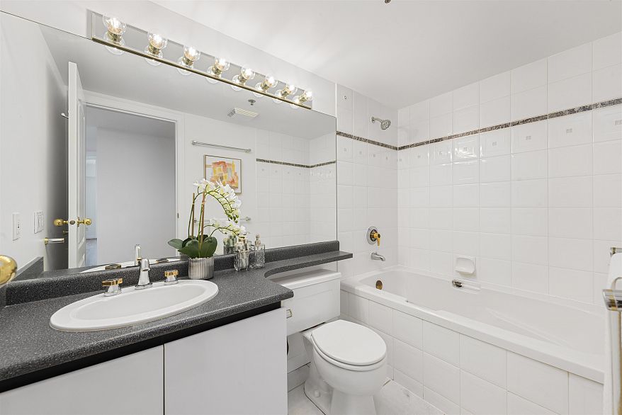 805 1132 Haro Street