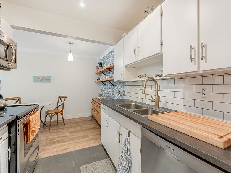 209 2366 Wall Street