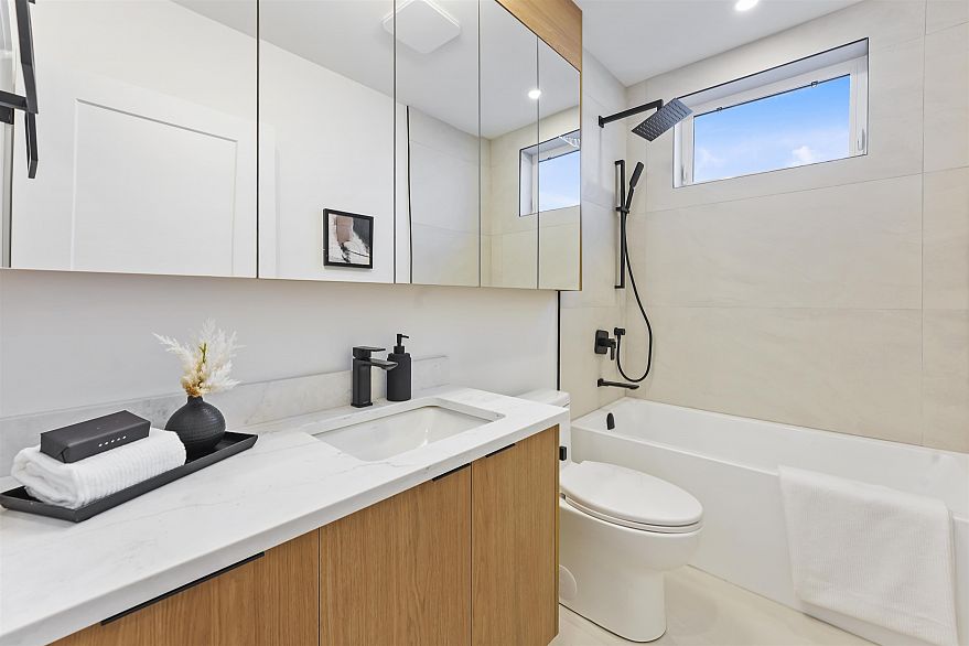 2 1322 E 13th Avenue