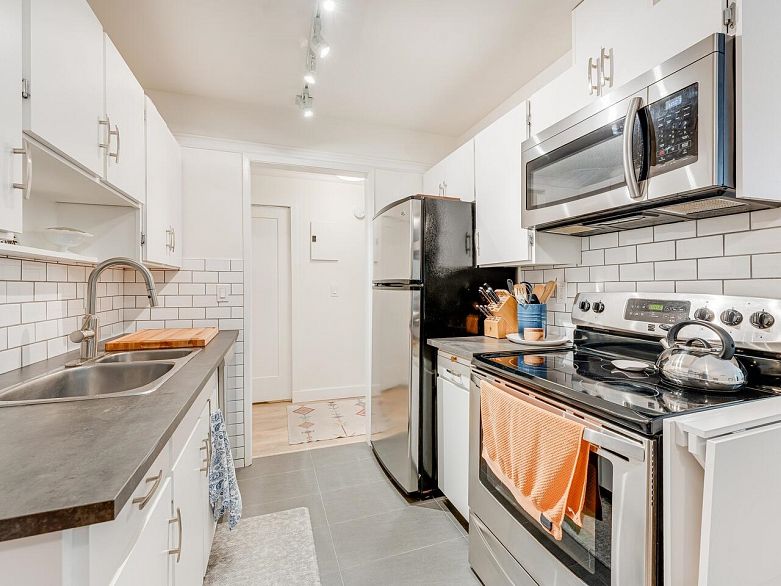 209 2366 Wall Street