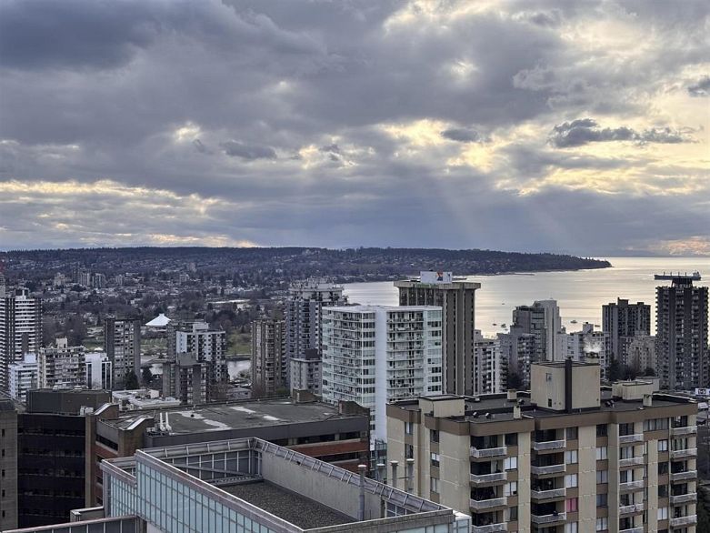 2702 1033 Nelson Street