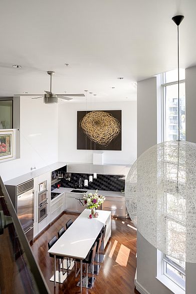 401 988 Richards Street