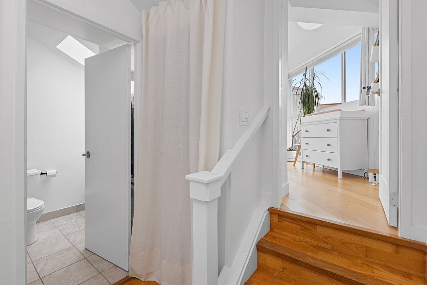 212 1045 W 8th Avenue