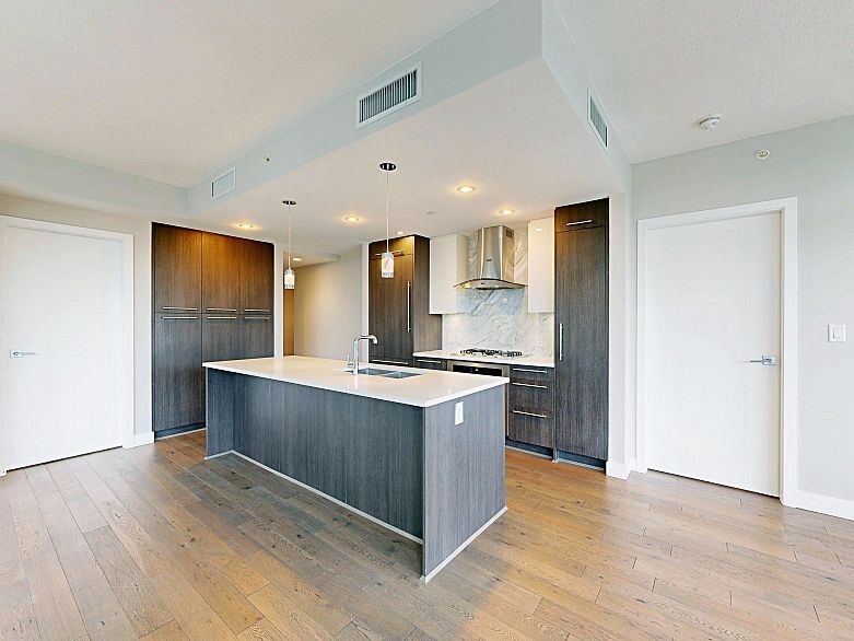 408 677 W 41st Avenue